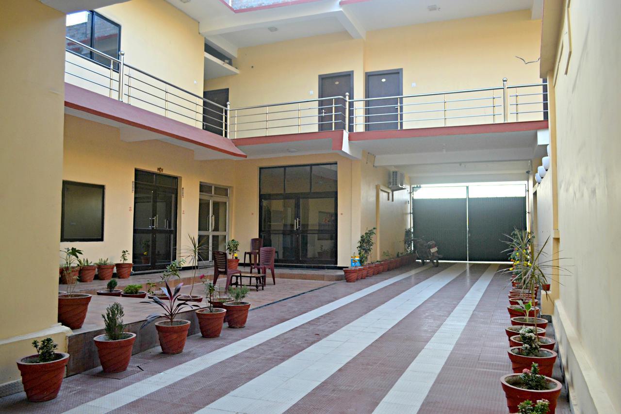 Hotel Bhammars Balangir Экстерьер фото