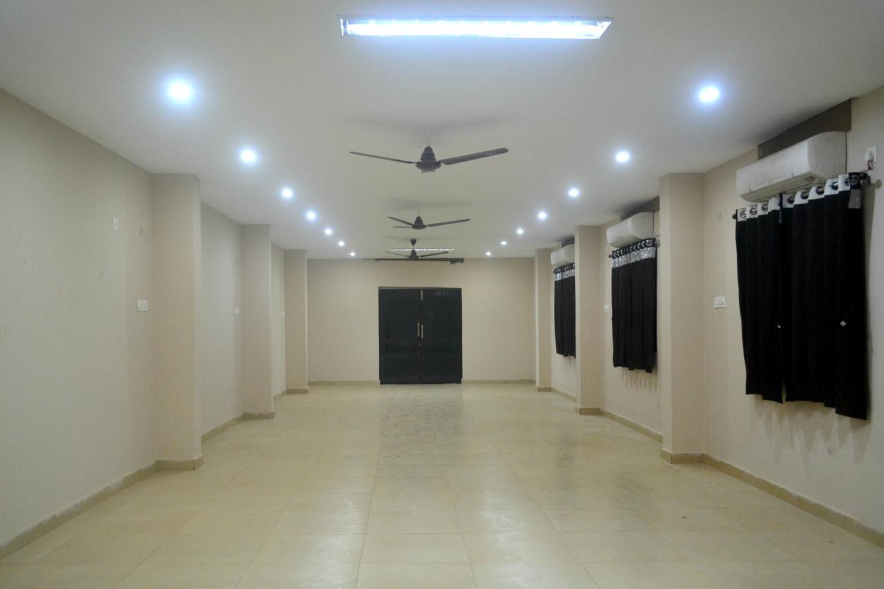 Hotel Bhammars Balangir Экстерьер фото