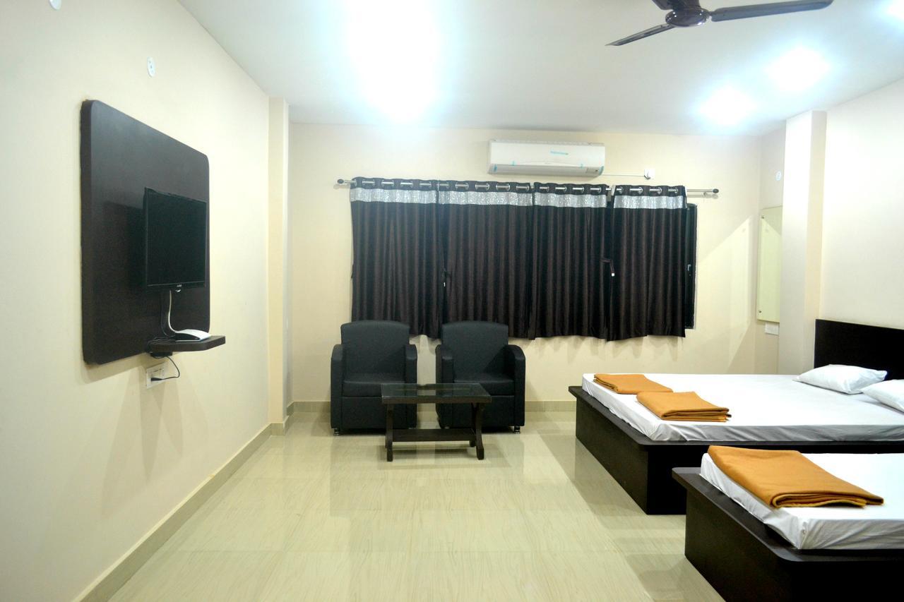 Hotel Bhammars Balangir Номер фото