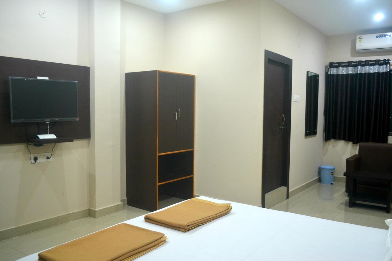 Hotel Bhammars Balangir Номер фото