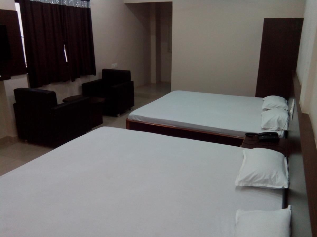 Hotel Bhammars Balangir Номер фото