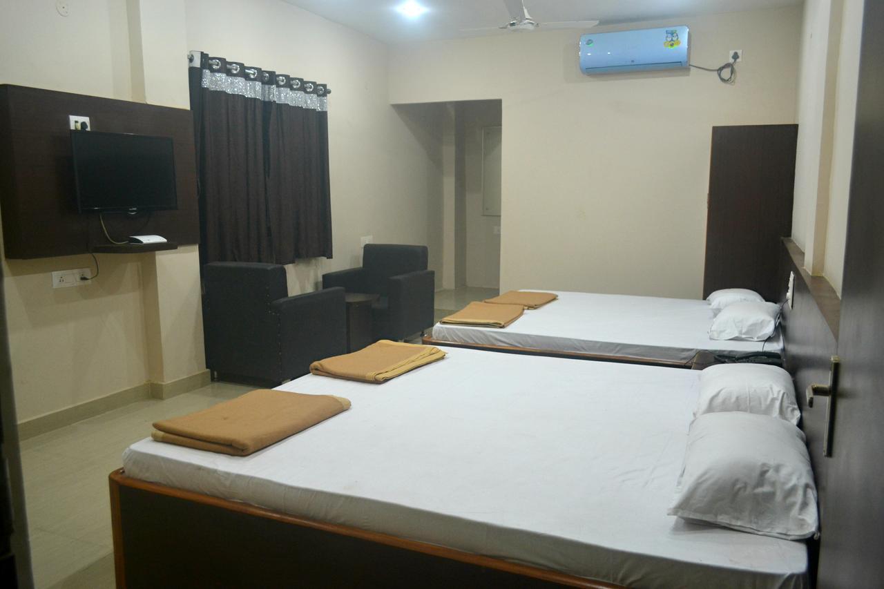 Hotel Bhammars Balangir Номер фото