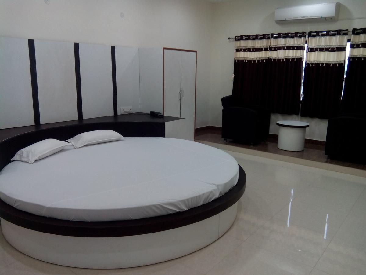 Hotel Bhammars Balangir Номер фото