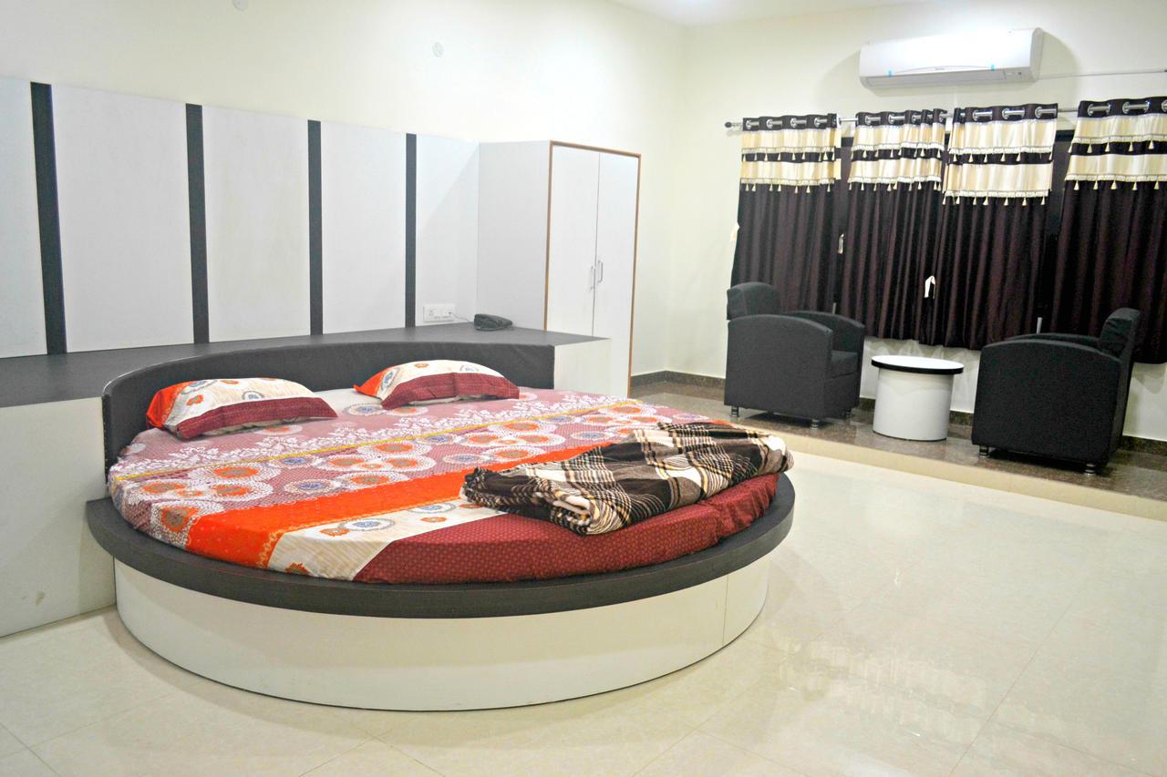 Hotel Bhammars Balangir Номер фото